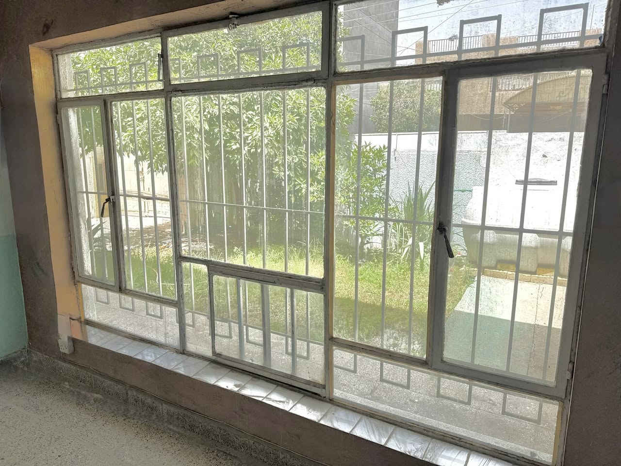 #للبيع دار ..(موقع وسعر مميز)
#المساحة 210متر ..#الواجهه 10م ونزال 21م
 #السعر: مناسب جداً 😍

🏡يحتوي ع 5 غرف نوم  كبار وصالة و إستقبال كبيرة وهول داخلي وصحيات عدد (3) ومطبخ عدد (2) وحديقة وكراج سيارة كبير وترك حول البيت مع سطح عالي وناصي

🔴البيت نظيف جدا وجاهز للسكن- طابو ملك صرف

💢 التعامل يكون مع صاحب العقار  مباشرةً💢

موقع العقار: بغداد- الكرخ/الاعلام- حي الشباب قرب سوق أميمة خلف جامع الحبيب المصطفى وقرب شارع قطر الندى التجاري
🛑 المنطقة تبليط وارصفة حديثة…عرض الشارع: 10م والرصيف: 2م

💢اي أستفسار (للجادين فقط): ✅ يكون فقط على الخاص او اتصل على الرقم التالي ***********

#دار_للبيع
#الجميع
#عقارللبيع
@everyone
