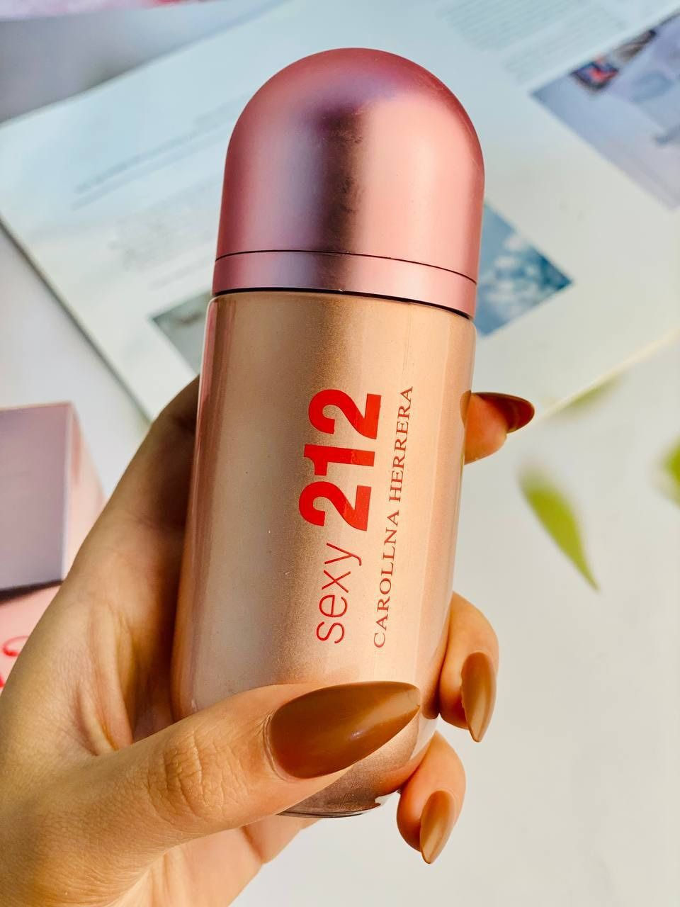 عطر 212SEXY❤️
الي ٩٠٪من نساء الكوكب تعشقه♥️♥️♥️♥️♥️♥️♥️♥️
CAROLINA HERRERA من
💓💓#عطر 212 سكسي النسائي الفرموني الرومانسي♥️ 

 و الذي يعد العطر المثير و الجذاب و الذي يصف الانوثة الحقيقية للنساء و الذي يجميع بين روائح الفاكهة المنعشة و روائح الازهار و الروائح الكلاسيكية الشرقية كا التوابل و الاخشاب العطرية و يتميز عطر سكسي 212 برائحته الجميلة المثيرة و الهادئة♥️
هالعطر زهري بامتياز
مكونات انثوية جدا انثويه وجذابه 🔥🔥
عطر sexy 212 في يمثل هذا السحر و أناقة والمرح. 
يتكون مزيجه من الشمبانيا الوردية و مستخلص الفواكة الطازجة بالإضافة إلى زهرة شجرة الخوخ و مستخلص الأخشاب الناعمة لإضافة لمسة من الأناقة و العاطفة و الأنوثة.🌸🌸🌸
#الاصلي 💯
سعر الدرزن 
يوجد لدينا توصيل الجميع محافظات العراق✔️✔️


**إذا كنت صاحب هذا الإعلان وتريد حذفه لأي سبب، رجاءا أرسل رسالة إلى الدعم الفني**