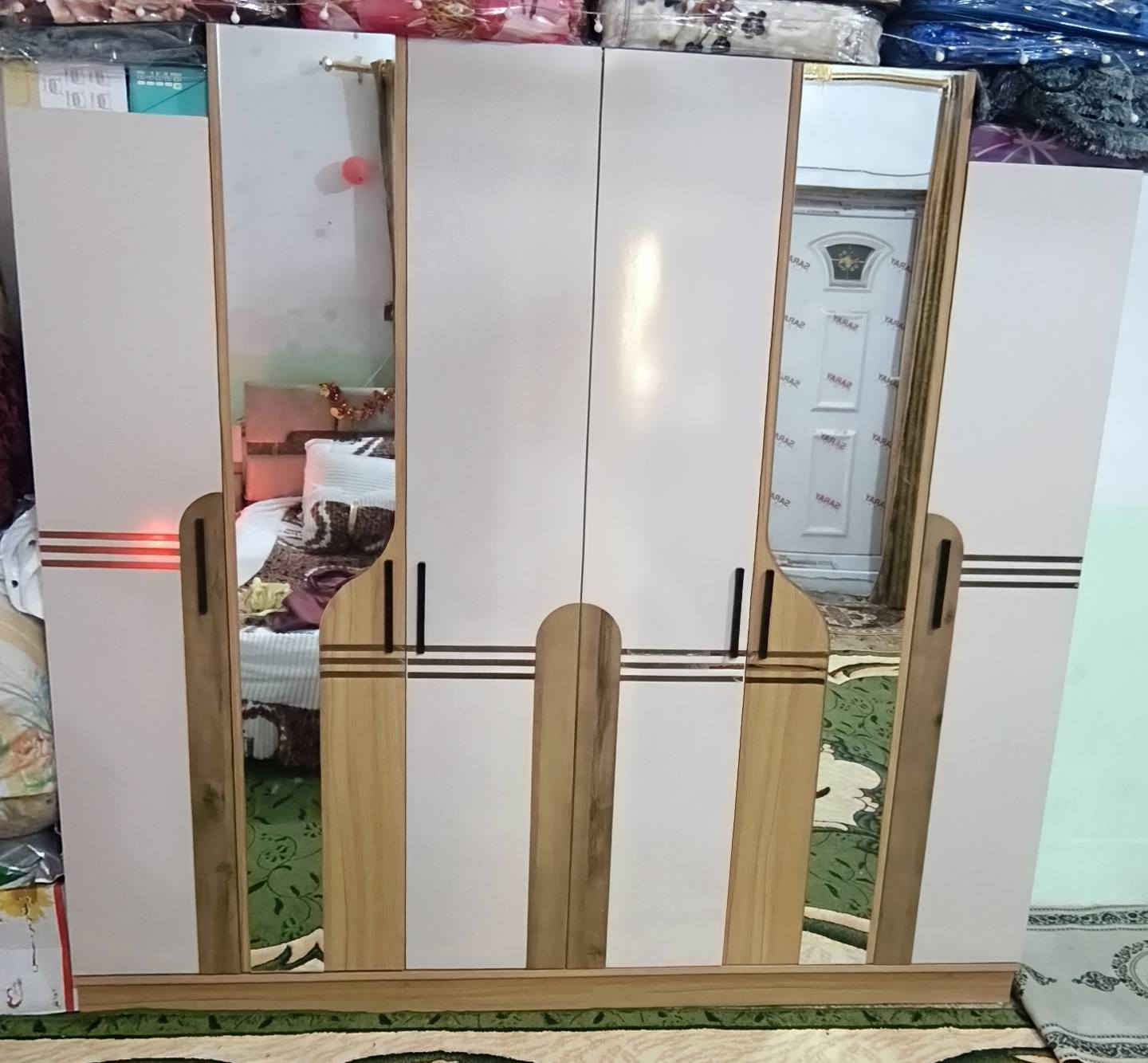 غرفة نوم تركي جديده قبل شهر اشتريته السعر ك٥٠٠ وبيه مجال للاستفسار الاتصال ع الرقم***********
