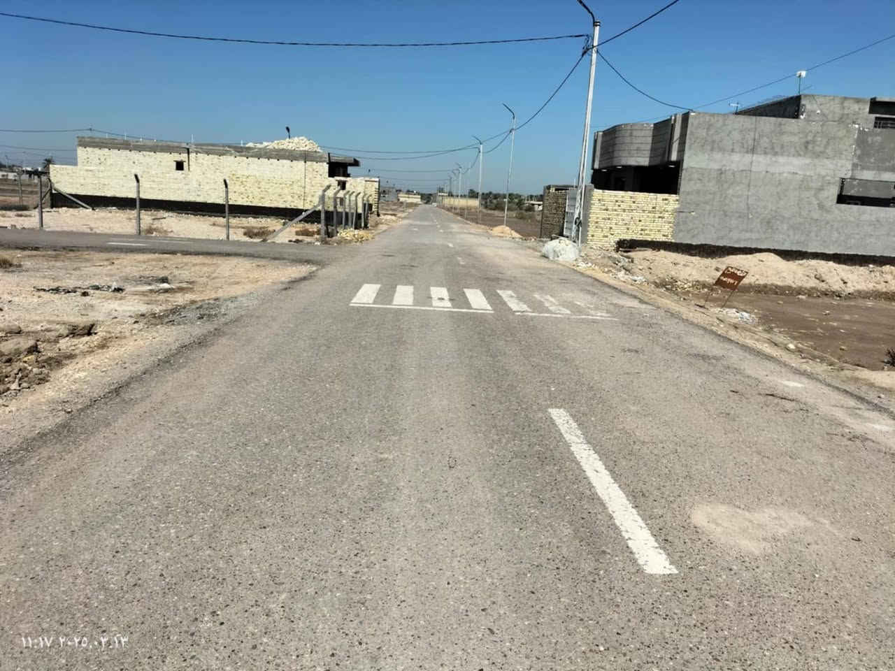 السلام عليك توجد لديه قطعه للبيع للبيع المساحه 200متر الواجهة 10ونزال 20 خدمات كامله ماء كهرباء ونادره اليليه وتبليط شوارع مركز صحي صيدليه أسواق المكان بابل حله ورديه داخل يم علي ابن الحسن المثنى تبعد عن المركز 5دقايق وعليه خط كيات تقسيم جديد وبيه بناء السعر امناسب ويوجد معمل غاز يمه الاستفسار اكثر الاتصال على الرقم *********** طابو سند 25 تحويل مباشر بسم المشتري
