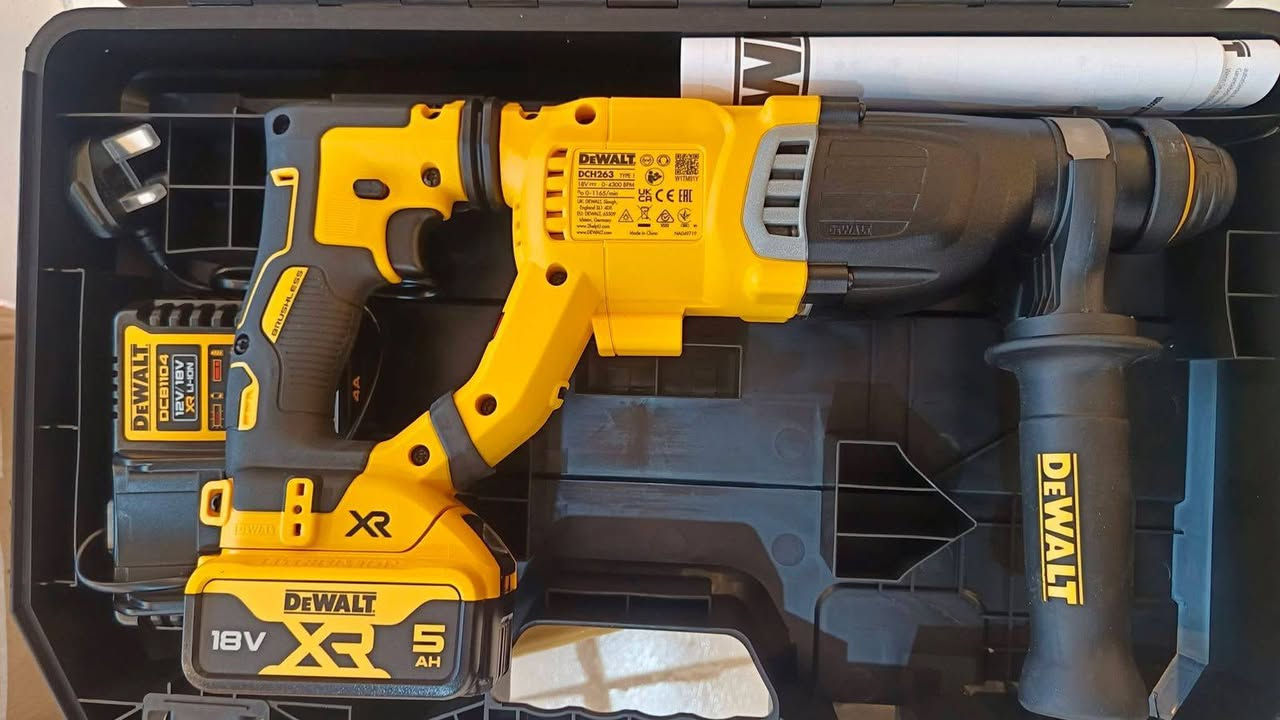 Dewalt DCH263
***********

