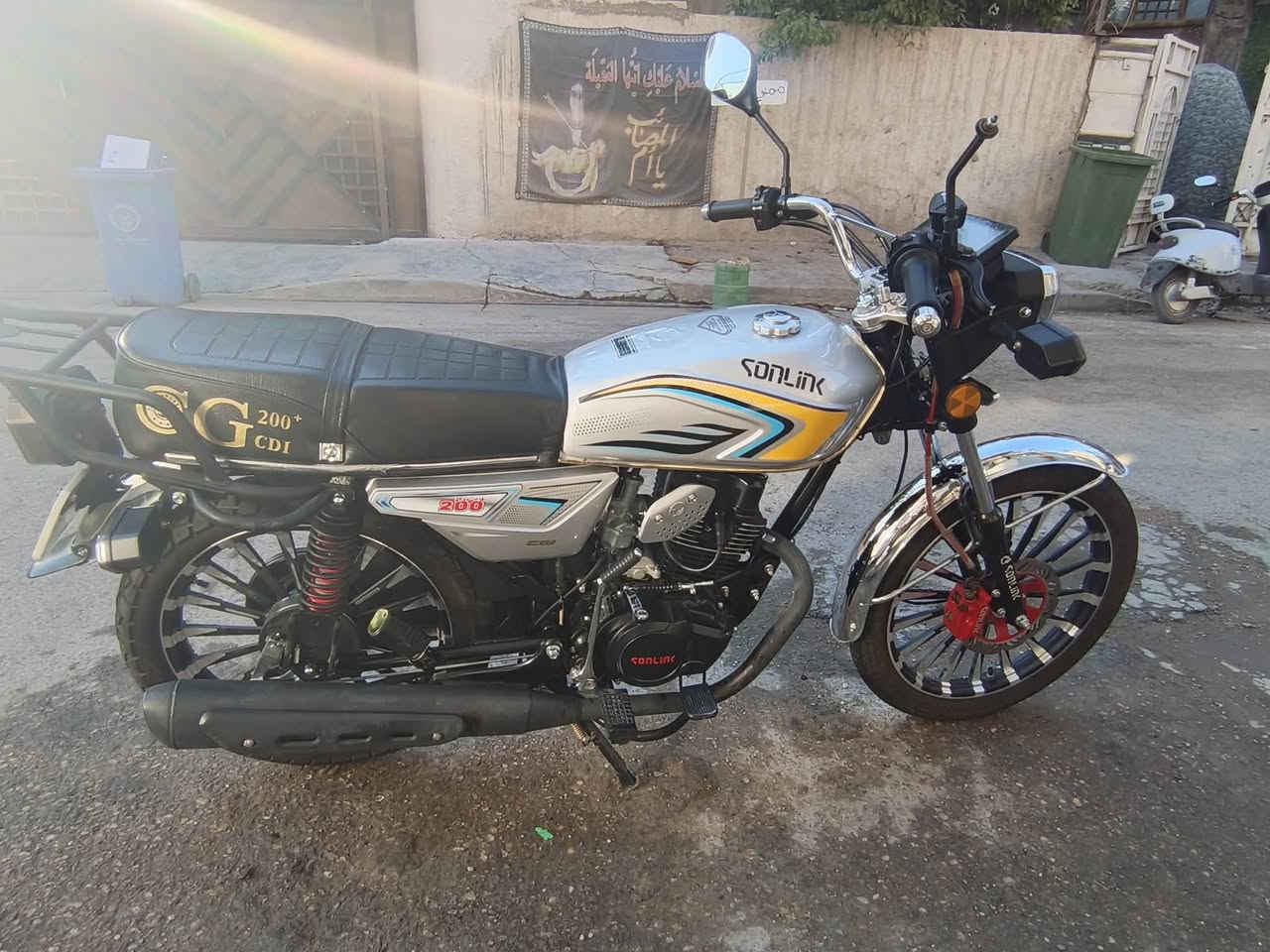 السلام عليكم
دراجه إيراني موديل ٢٦ 
محرك 200cc ضاغطة وزنجيل الدراجه ما ماشيه نضيفة نقص بس مرايات ويدة مال بريك امامي مكسورة إلي بل ستيرن جنت اديرلها دهن موتل والدراجه مكاتبة موجودة  الرقم ***********
