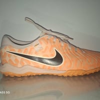 قياس ٤٤ ونص • طول القدم ٢٨ ونص