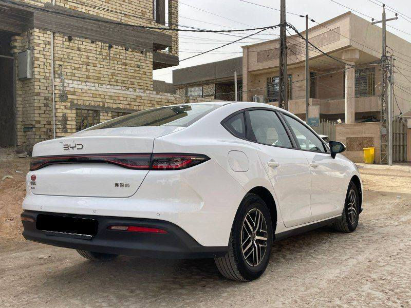 السلام عليكم
بي واي دي سيل فايف ٢٠٢٥ 
مواصفات معروفه ويل كروم بصمه وكارت 
غراضها كامله 
مرقم بغداد
السعر ١٨ مليون
للاستفسار
***********
