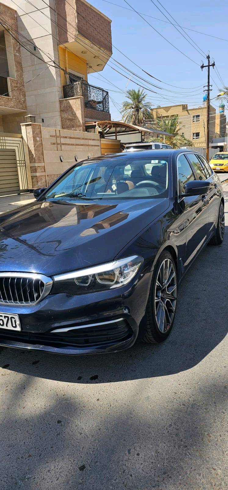 سيارة BMW موديل 2018 خليجي وكالة حجم  520I ستيشن ( تكسي مطار دبي )  
 محرك حجم 2000 توين تيربو جارج 
محرك و گير غير مفتوح 
السيارة  بيها صبغ  بابين وجاملغ جهة سايق  وبنيد 
رقم سليمانيه
عداد المسير : 480الف كيلو متر   قابل للزيادة  تصعدها محركها زيرو 
المواصفات
1- سيارة BMW حجم 520I  موديل 2018 خليجي وكالة مكفول كير ومحرك وكلشي  
2- محرك حجم 2000 توين تيربو جارج بقدرة 186 حصان 
3- لايت زينون عالي ناصي مع LED نهاري 
4- مرايا جانبية شفط كهرباء مع اشارات بالمرايا الجانبية 
5- قبق جنطة كهربائي شفط 
6- ويل كب حجم 20مع تخم تاير جديد  
7- حساسات امامي خلفي عالي التحسس والدقة ومعروف بالبي ام 
8- بصمة 
9- تقسيم داخل المرايا الجانبية للزوايا الميتة 
10- غرفة السيارة جلد مشمشي اصل والغرفة بحالة ممتازة جدا 
11- تحكم فول كهرباء لكشنات المقدمة 
12- تبريد السيارة قطعتين امامي وخلفي وتحكم خلفي بالتبريد الخلفي 
13- تحكم ستيرن جهتين متكامل لمجموعة من ايعازات المركبة 
14- شاشة دشبول كبيرة بحجم 6.5 بوصة تحتوي على كمبيوتر متكامل لكل المركبة 
15- كير عادي اوتوماتيك مع 3 وضعيات للقيادة 
16 -وباقي مواصفات المركبة الغنية جدا عن التعريف  

تخم اطارات جديد  ومسويلها ادامة كاملة
رقم ‏‪***********
سعر 140 بي مجال قليل