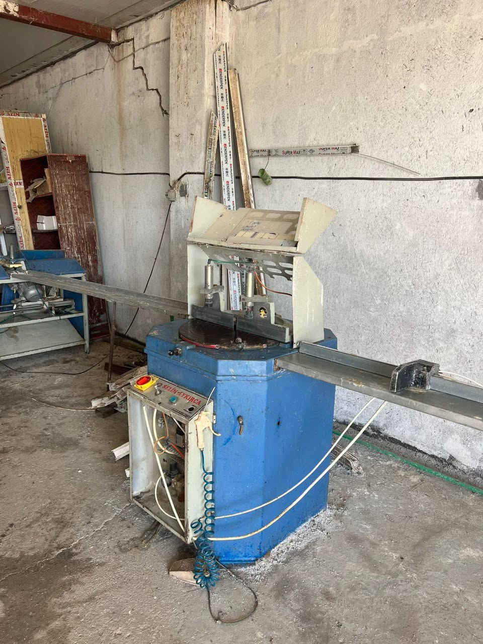 السلام عليكم
 للبيع معملpvc سنكل 5 قطع مع كمبريسر
مكائن المنيوم ومعواجه أركان قياس ٢١٠
اي استفسار الاتصال على الرقم  أو على الخاص في بابل الحله ***********
***********
