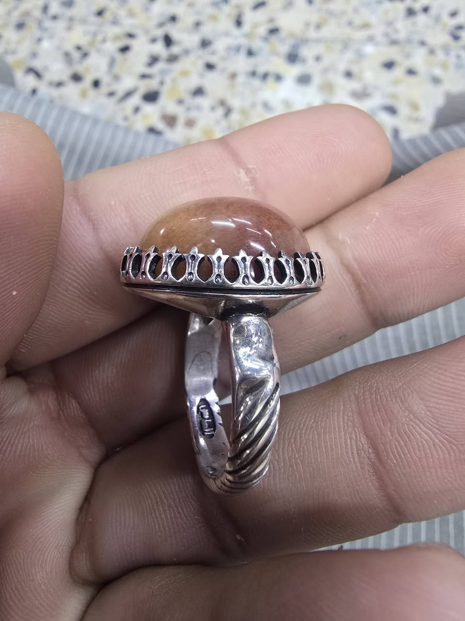 السلام عليكم در حسيني للبيع الباب الاول مو الصيني الهسه بلسوك القالب قبل اسبوع بدلته كلفني ٦٠ الف امانت الله.
السعر ١٠٠ وبي مجال العنوان بغداد المشتل


**إذا كنت صاحب هذا الإعلان وتريد حذفه لأي سبب، رجاءا أرسل رسالة إلى الدعم الفني**