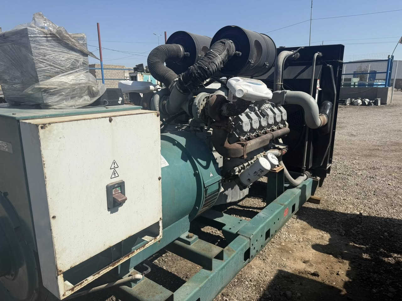 السلام عليكم
للبيع دايو DHIكوري اصلي غير مجدد 

12سلندر دبل سوبر انتر كولر تعويض كهربائي 

التوليد استامفورد انكليزي 750كيفي 

غير مشتغل في العراق 🇮🇶 

موديل حديث

عدد ساعات التشغيل قليل جداً

وارد أوربي استيراد خاص 💪✅

 سيطرة حديثة متطورة (برودكشن)إطفاء وتشغيل ذاتي فول اوتماتيك المولد 

شرط الحمل 1500امبير مرتاح 🦅🔥

 المحرك غير مفتوح 🔓 

العنوان-بابل -شوملي 

للاستفسار الاتصال ع الأرقام التالية

***********

علماً يتوفر لدينا من ال١٠كيفي إلى ٧٥٠
