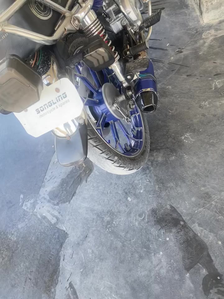 سلام عليكم دراجه يراني محرك 200موديل 24 دراجه حلوه وكهرابايات كلها شغاله سعر 700وهاذ رقمي بي واتساب ***********
