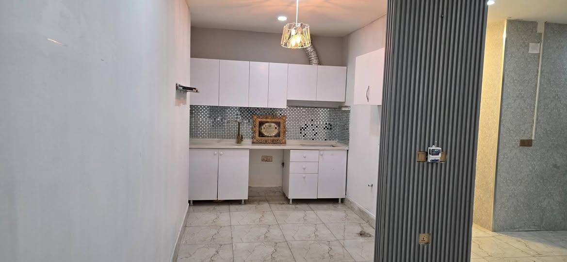 سلام عليكم
شقة 105 متر مجمع باك لاند قريب مجدي لاند حدايق سكيورتي خدمات ماركت كامل كل شي سعر المطلوب ٤٣٥ $   ورقة باقي دفترين و١٥ تسدد للشركه بشكل قسط 350 $  شهري 
طابق 2 مرغوب جدا واجهه فلل ((لاتوجد اي بنايه امام الشقة الواجهه مفتوحه)) للتواصل ماسنجر او واتساب ع رقم *********** أربيل, العراق
