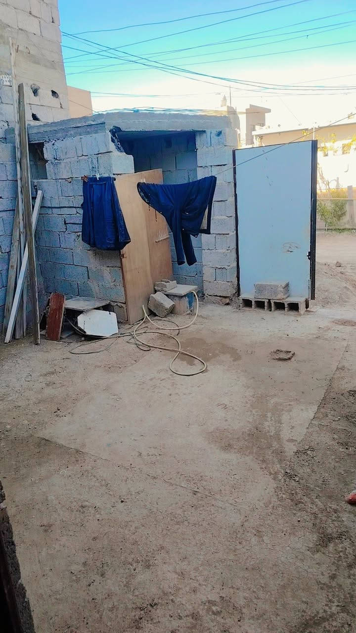 سلام عليكم بيت للبيع زراعي قرار١١٧ المساحة ١٠٠ متر واجهه 5 نزال ٢٠ سعره ٤٠ بيه مجال عنوان دور الصحة الثانيه الاستفسار اتصل على الرقم ***********
