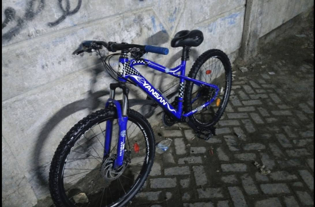 🚴‍♂️ بيسكل YANSAN جبلي للبيع – بغداد _مدينه الصدر 
🔥 نظيف جداً واستعمال خفيف
🛞 إطارات عريضة وثابتة على الطريق
⚙️ سرعات + فرامل قوية
💪 مناسب للشباب، للدوام، والتنقل اليومي
✅ جاهز للاستعمال مباشرة بدون أي صرف
💰 السعر: 130 ألف دينار
📉 بيه مجال  للمهتمين  فقط
📍 الموقع: بغداد-مدينة الصدر 
📩 التواصل خاص للمهتمين حصراً


**إذا كنت صاحب هذا الإعلان وتريد حذفه لأي سبب، رجاءا أرسل رسالة إلى الدعم الفني**