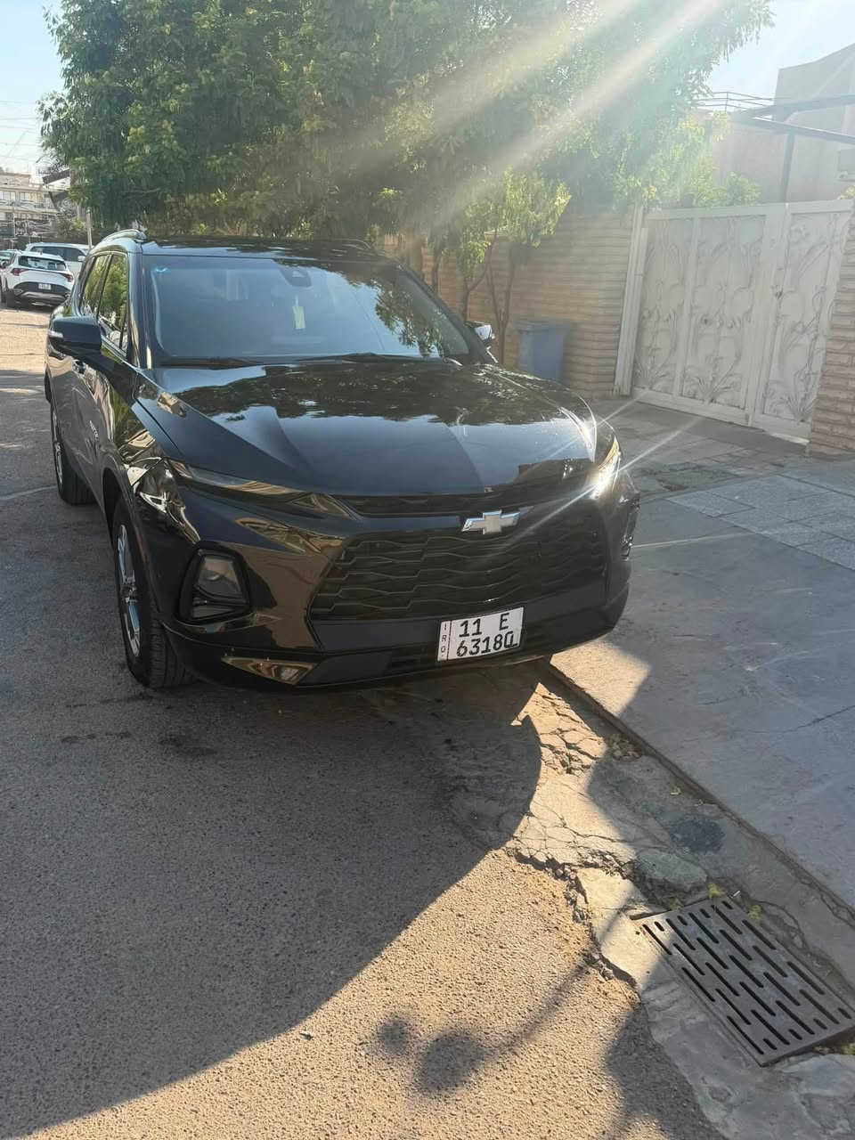 للبيع شيفروليه بلايزر 2024 Premier
المواصفات:
المحرك: 6 سلندر 3.6L V6
الكير: اوتوماتيك 9 سرعات
الدفع: دفع رباعي AWD
الموديل: 2024
الفئة: Premier اعلى فئة
العداد:25 الف ماشية

المميزات:
شاشة: 10.2 انش مع Apple CarPlay و Android Auto لاسلكي

كاميرا: 360 درجة + كاميرا خلفية
رادار: نظام تثبيت سرعة متكيف + مانع تصادم + تنبيه النقطة العمياء
تحكم: مقاعد جلد كهربائية مع تبريد وتدفئة امامي

دخول ذكي: تشغيل عن بعد + بصمة
لايت: LED امامي وخلفي مع اوتو
ويل: 21 انش Premier خاص
صندوق كهربائي
بدون فتحة سقف
حادث السيارة سرقة 5 قطع
السعر:175
المكان: بغداد
للاستفسار: ...
***********
---
