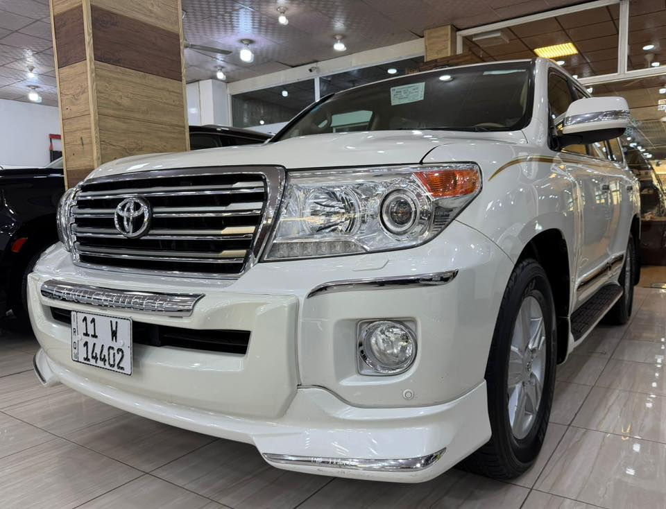 لاندكروز 2015 بريم مكفوله
سياره جديده عل وضع شركه 
سنويه بأسمي تحويل ثاني يوم 
تخم تاير جديد جوها كير محرك كلها مكفوله سياره بصمه جلد كرسي كهرباء 3 حركات فوول
ماشيه 112 سياره كلش حلوه محرك 6 سلندر 
عنوان سياره بغداد 7 ابكار ..
السعر ...415... بيع فقط 
***********
