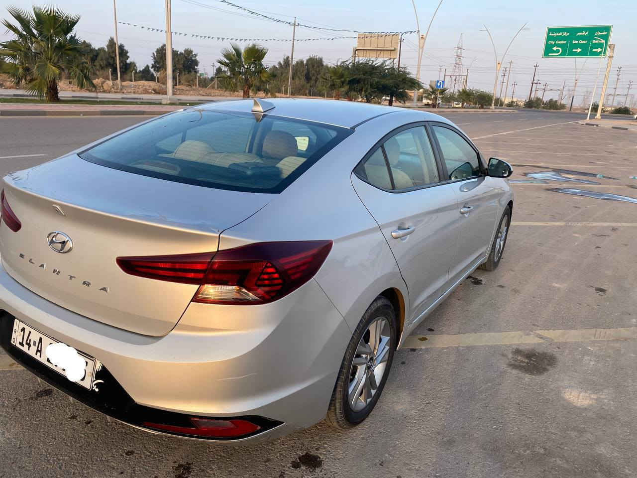 للبيع أو المراوس بسيارة عاليه حديثه
هيونداي النترا 2020 
 ب اسمي 
السعر ب ١٣٥ ورقه 
​رقم إنكليزي 
تواصل ‏‪***********‬‏

وارد ​امريكي

​
​المحرك: 2.0L 
​المسافة المقطوعة: 97 ألف ميل.
​اللون: فضي (سيلفر) لامع ومميز.
​أنظمة القيادة: 3 وضعيات قيادة (Normal, Sport, Smart) 
​ الأنظمة الذكية والأمان:
​ الرادارات: رادار النقطة العمياء (جانبي) + رادار تحديد المسار.
​ الترفيه: شاشة كبيرة أصلية تدعم Apple CarPlay و Android Auto.
​الكاميرا: خلفية عالية الدقة مع خطوط توجيهية.
​ التحكم: تحكم ستيرن كامل، مثبت سرعة، وبلوتوث.
​ الأمان: نظام مانع الانزلاق (Traction) وحساسات ضغط الإطارات.
​ حالة السيارة (للأمانة):
​الضرر: (بنيد وجاملق) فقط، 
​الداخلية: نظيفة جداً مع كشنات مغلفة بالكامل للحماية. الزبير, البصرة
