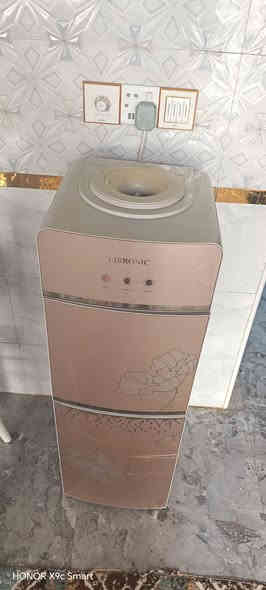 براد ماء للبيع ماء حار بارد شرط مداخل تصليح بسعر ٦٥ الف العنوان الناصرية الإسكان الصناعي للواصل خاص او الاتصال على الرقم ***********
