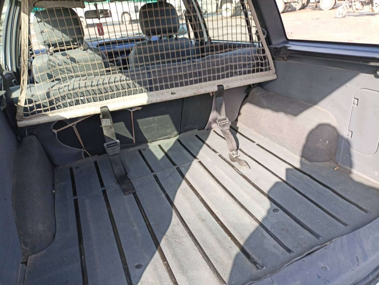 سيارة استرا موديل 1994
محرك كبس نظيفة مثل ما اتشوف الصور 

گير شرط 
محرك قبل ثلاثة أشهر شديت مال گصه 

حفاظاً على سلامة المحرك بدلت قايش تايم كيس وقايش داينمو قبل 10ايام 

صبغ بس الدعاميات والدوسات للجمالية فقط 

دوائر مالعوب بيهن 
سيارة مال بيت صار حوالي 16سنه عندي من الدائرة على البيت 
كشنات نظيفه مثل ما واضح بالصور  
سنويه مجدده لغاية 2029.

***********

***********
ملاحظه...السيارة بأسمي صاحب المنشور...
