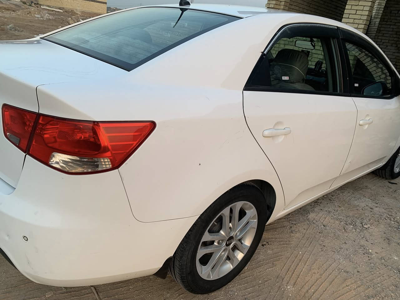 السلام عليكم كيا سيراتو 2011 خليجي مكفوله من الصبغ والتبديل رقم بغداد سيارة جديده بمعنى الكلمه بيه بارد باب السايق فقط محرك كير تبريد تخم تاير كله كفاله مكاني الحصوه السعر 107 بيه مجال ***********
