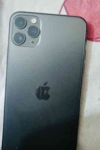 للبيع ١١ برو ماكس ذاكرة ٢٥٦ والبطارية٨٦ مبدل شاشة فقط السعر ٤٠٠ الف للتواصل *********** مكاني طويريج
