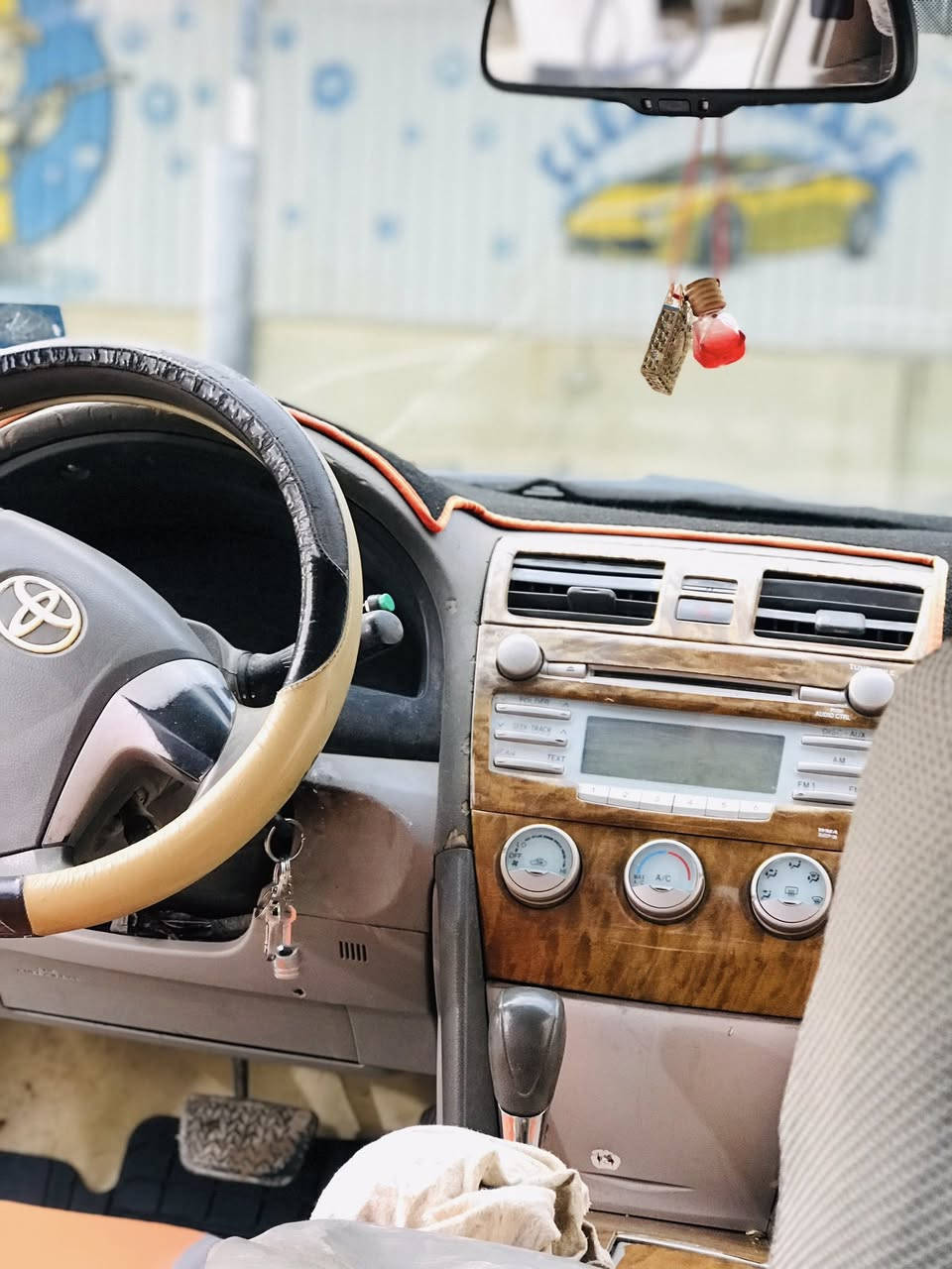 كامري موديل 2009 واردي امريكي
مكينة 2400 
تحكم ستيرن كشن كهربائي مري شفط 
سيارة خير من الله جاهزة السيارة 
رقم ديالى شرط التحويل 
العنوان ديالى بعقوبة 
السعر 75 وبيها مجال 
***********
