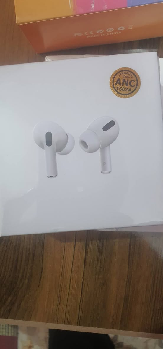 ايربود أبل بودز برو الجيل الخامس اورجينال امريكي كارت ضمانها وياها السعر ١٠٠ يوجد توصيل ***********
