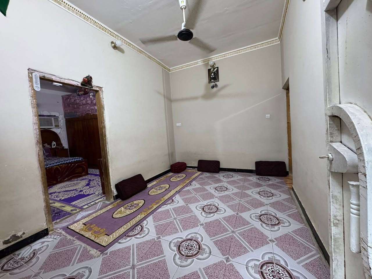 بيت زراعي بي وصل تطويب مساحه 96م
الدجين الاولى مجاور يونس ابو التحوير ثالث بيت عن الشارع العام 

بناء طابوق وثرمستون وبلوك عكاده 
يحتوي على 
استقبال 
وصاله 
وغرفة 
ومطبخ 
ومجمع صحيات 
ودرج خارجي 
وغرفة فوك بيها نقص
وساحه 

السعر 50 وبي مجال قليل 

واتساب *********** علاء بدر
