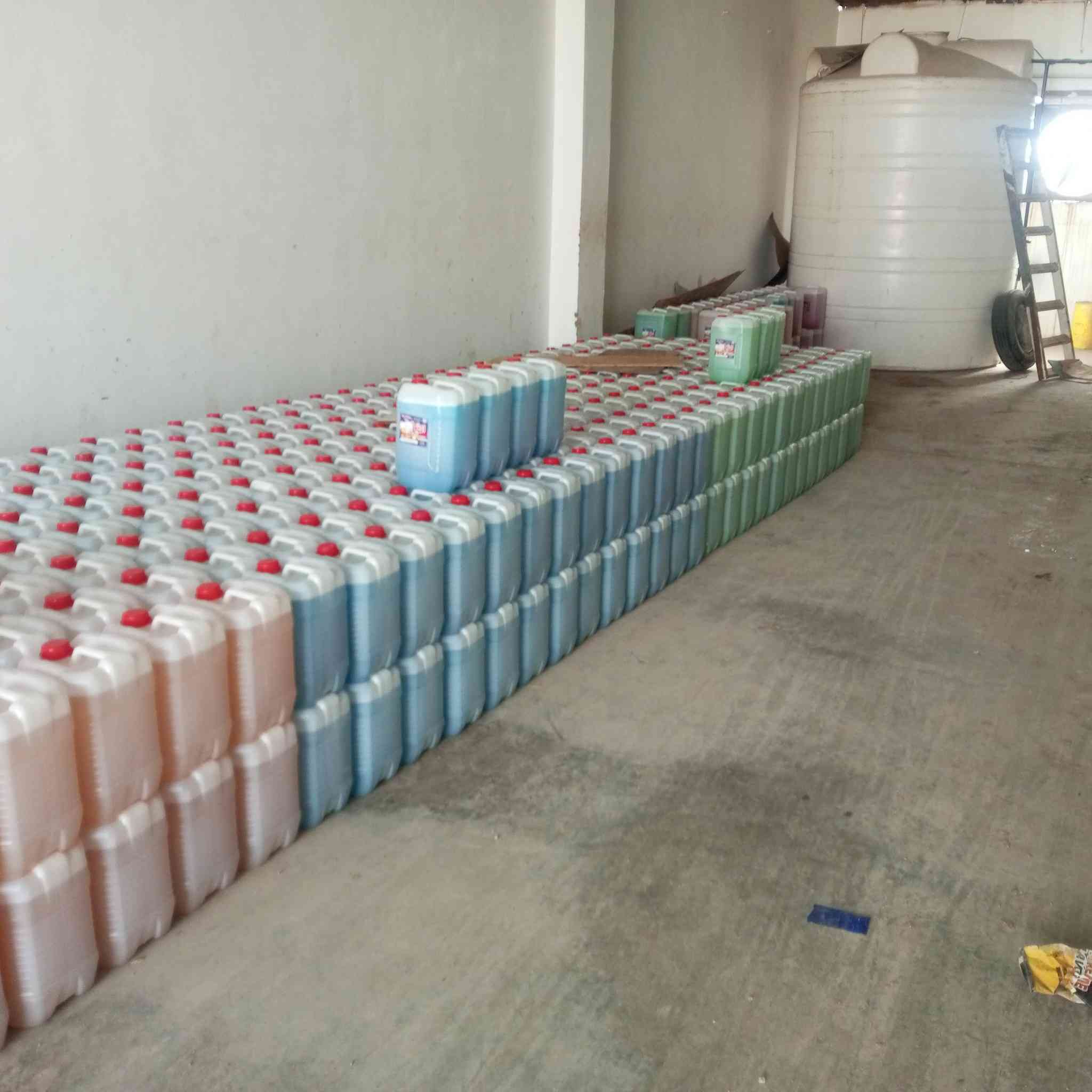 السلام عليكم موجود زاهي جوهر سعر 10 لتر ب 4 الف.. سعر 20 لتر ب 7.. سعر 2 لتر ب الف.. الي عنده جركان ب 20 لتر احنه نترس اله ب 5 الف. موقع كوت دبيه قرب معمل الاوكسجين رقم مبايل ***********
