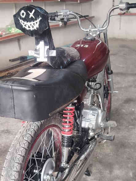 سلام عليكم 🌹
دراجه لبيع كلك مكفوله من سرقه   محرك انتنس مبدل فقط ولفات تعمير كله جديد صبغ تانكي دم الغزال  السعر 575 بيه مجال الرقم *********** متواجد خاص
