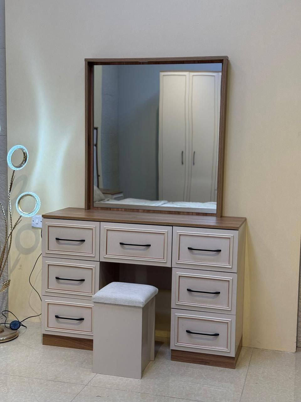 وصول غرفة نوم ادا ابواب 10 قطع معمل اصلي درجة اولى📢

نفس الصورة بالضبط💯
برغي وجوي حديد
سرير جك خزان 
انارة ذاتية  
نقوش بروفيل درجة اولى 
فخامه بالتصميم
تقاطيع مميزة 
نرمايد هيدروليك 
سكك ثلاث مراحل  
نقوش  درجة اولى ✅
متوفرة بلون فيزون  ✅
قياس الكنتور مع الملحق 335سم✅
ارتفاع الكنتور 220سم✅
سرير 180 *200 ✅
كومدي دبل مجر ✅

 
السعر مليون 400الف عراقي💰


**إذا كنت صاحب هذا الإعلان وتريد حذفه لأي سبب، رجاءا أرسل رسالة إلى الدعم الفني**