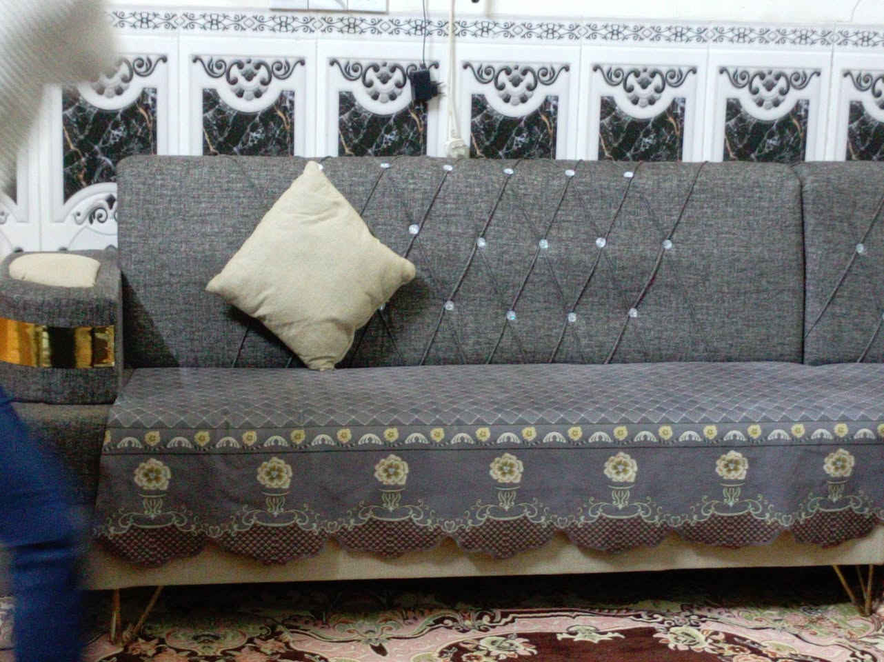 السلام عليكم قنفات جديد وسعر ٣٥٠ والرقم ***********
