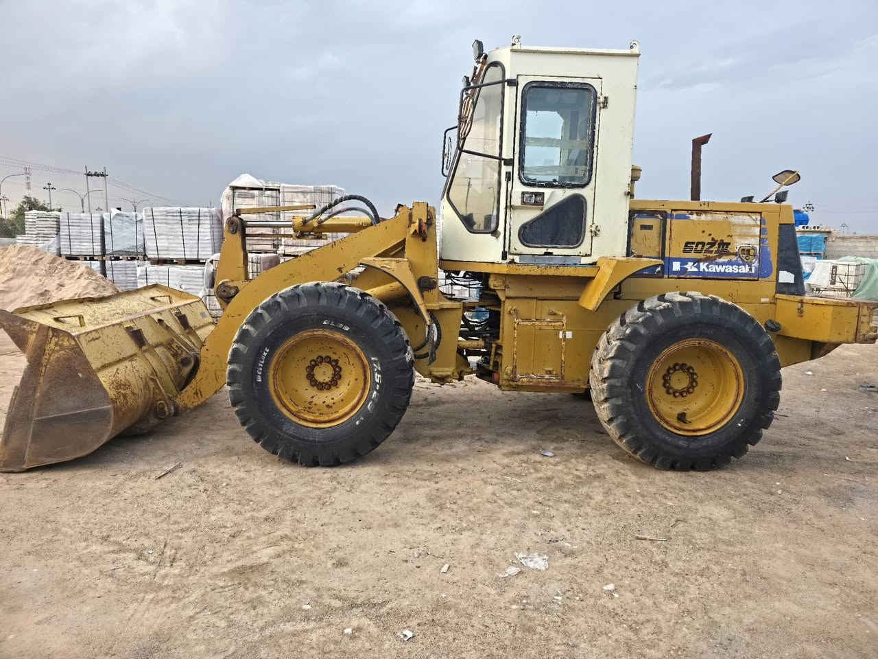 شفل كاوسكي للبيع 60Zدخول2023موديل 91اصل مرجع المديله رقم كربلاء تخم تاير مكينه ازوزه6 كير ميكانيكي الشفل مكفول من الصبغ ولفتح على وضع الشركه مكان ميسان للإستفسار اتصل ***********
