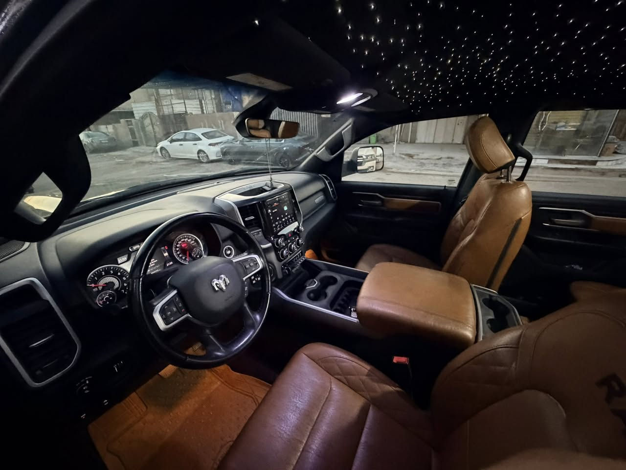 إسلام عليكم
دوج رام  مديل 2022

مواصفات بك هورن  
سياره وارد أمريكي 
ضرر جاملغ  وبنيد ولقماره محولبه بس مابين 
  مكينه 8v هيمي مسويله برمجه بانزين عادي   
  شاديهله نجوم روز رايز 
دواخل جلد 
كشنات تدفه 
تأيرات نص عمر  

مكان سياره بغداد    

سعر 265. وبيه مجال ***********
