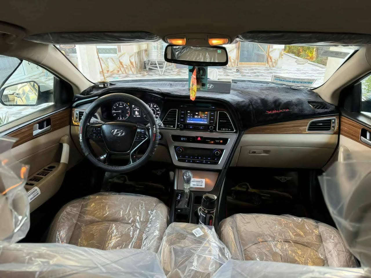 سوناتا امريكي موديل 15 للبيع فول مواصفات لمتدد رقم بغداد الإنكليزي بسمي ستوني مداور يعني هزه وفحص جديد .بيه قطعه وحده السياره جديده .السعر 123 مكان السياره قضاء الشامية .للاستفسار الخاص مفتوح وايضا واتساب ***********
