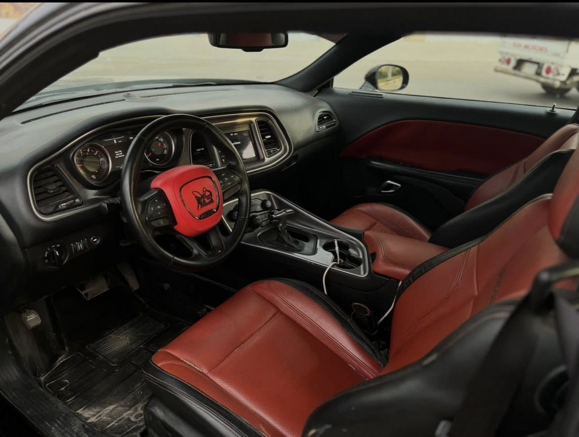 Dodge challenger 2019 sxt للبيع

السلام عليكم

مواصفات فئة ال sxt
شاشة وسط carplay
السيارة عليها تعديلات كت srt عدا البنيد sxt

دوسات جانبية 
دعامية امامي محدث srt 
دفيوزر دعامية خلفي 
بيها اضافة حلوك اكزوز معدلة
صوت اكزوز معدل بجهاز اوت (تحكم بوابات ريموت)

مكينة گير تبريد شاصي كفالة 

ضربة السيارة من امريكا جاملغ بنيد امامي مثل ما موضح بالصور
والسيارة انطخت على ايدي صار بيها صبغ جهة يمنة مثل ما موضح بالصورة

عوزها السيارة تعمير مازدة وبولش

موقع ورقم بغداد تحويل بأسمي السيارة 

السيارة ب 167 ورقة وبيها مجال

رقم التواصل واتساب : ***********
