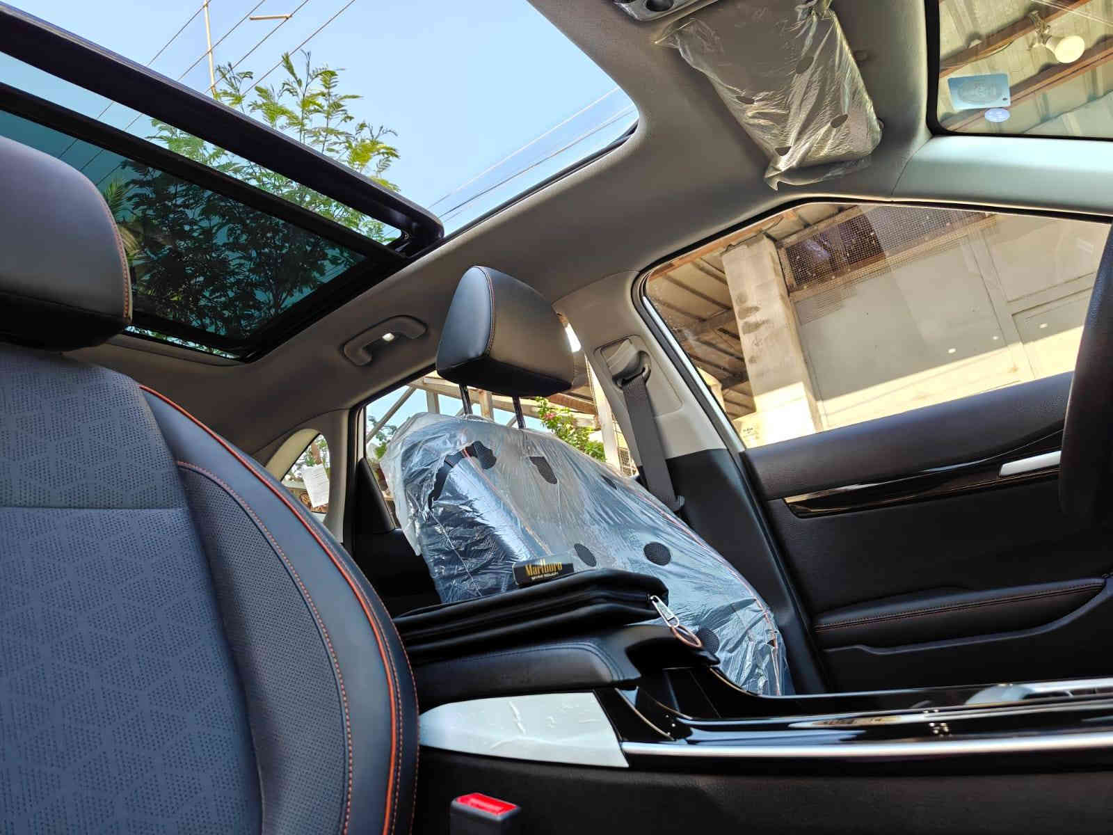 تحيه طيبه 
للبيع كيا سيليتوس موديل 2024
 وارد خليجيه 
فول مواصفات 1/1
رقم بغداد اخر اصدار 
السياره ماشيه 10 لاف كم فقط 
بعده زيرو بمعنى الكلمه
مكفوله من صبغ وبارد  
استلام شهر 3بعده بضمان الشركه 
جميع العده والسبير غير مستخدمه 

المواصفات لمن يود الاطلاع عليها 
- بصمه عدد 2
- بانوراما على مستوى السقف 
- هاند بريك بصمه 
- كشنات جلد مطعم بلونين انيق جدا 
- اوتو هولد 
- اوتو ستارت 
- رادار امامي للتوقف الذاتي 
- تثبيت مسار 
- كامرا دواره 
- شاشه كبيره متصله مع الداشبول تدعم جميع البرامج 
- حساسات محيطيه على جميع جوانب السياره 
- اوامر صوتيه 
- مثبت سرعه 
- ايرباكات محيطيه 
- لايت ايل اي دي بالشباك 
- لايت عدسه وزنون 
- ويل كاب تيتانيوم 
- اشاير بالمري 
- بك لايت ال اي دي متصل 
- حساس ضغط الاطار 
- مانع انزلاق 
- تبريد قطعتين بارد جدا 
- منافذ شحن خلفيه 
- تبريد شاشه 
- ثلاث وضعيات قياده وثلاث 
- وباقي المواصفات الستاندر المعروفه 
الاضافات . . . 
السياره عليه جي بي اس تتبع 
ومسويله شبكه لحمايه الراديتر من الحصى 

- السعر 18300$
- للاتصال ***********
