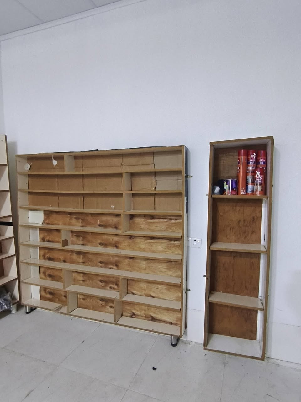 ئەم ڕەفانە هەمووی بۆ فرۆشتن
کەلار. ڕزگاری
***********
