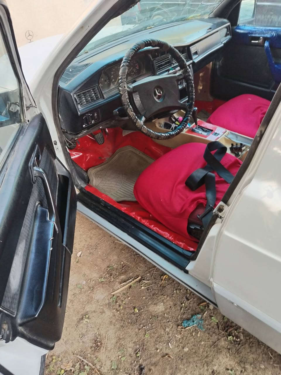 مارسيدس 190طيارين موديل 89 سيارة جاهزه مكينه وكير ونجي كهربائيات كامله غرفه جديده تايرات جدد باتري جديد حداديه جديده مصبوغه عام بسمي أرقام دولي
السعر 38 وبيها مجال بسيط
***********
