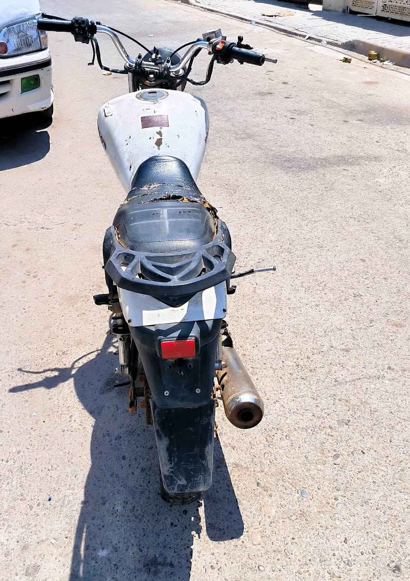 دراجه دالون خمسه كير مكينه بلاديه لاتبخير لاصوت  تايرات جدد دراجه كامله بس عوزها ترتيب تجي تفحص وتشوف بعينك دراجه اصوليه اوراق كامله اصليه تواصل واتساب  *********** بغداد, العراق
