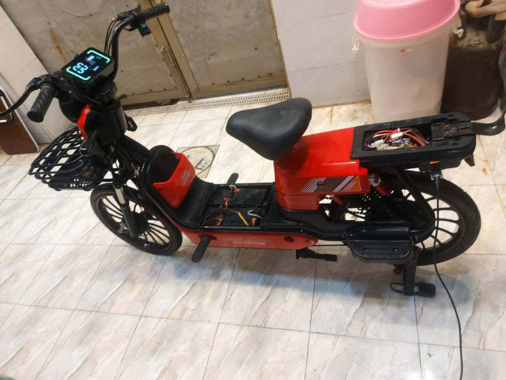 دراجة علشحن حجم ٢٠ نقص بطاريات اطارات جديدة بريكات جديدة شاحنة اصلية كهربائيات كلها شغالة دراجة نظيفة الامرايات والبايدرات موجودات السعر ١٠٠ وبيهة مجال بسيط كوت الكفاءات بستان الجلبي *********** دهل اوران, واسط
