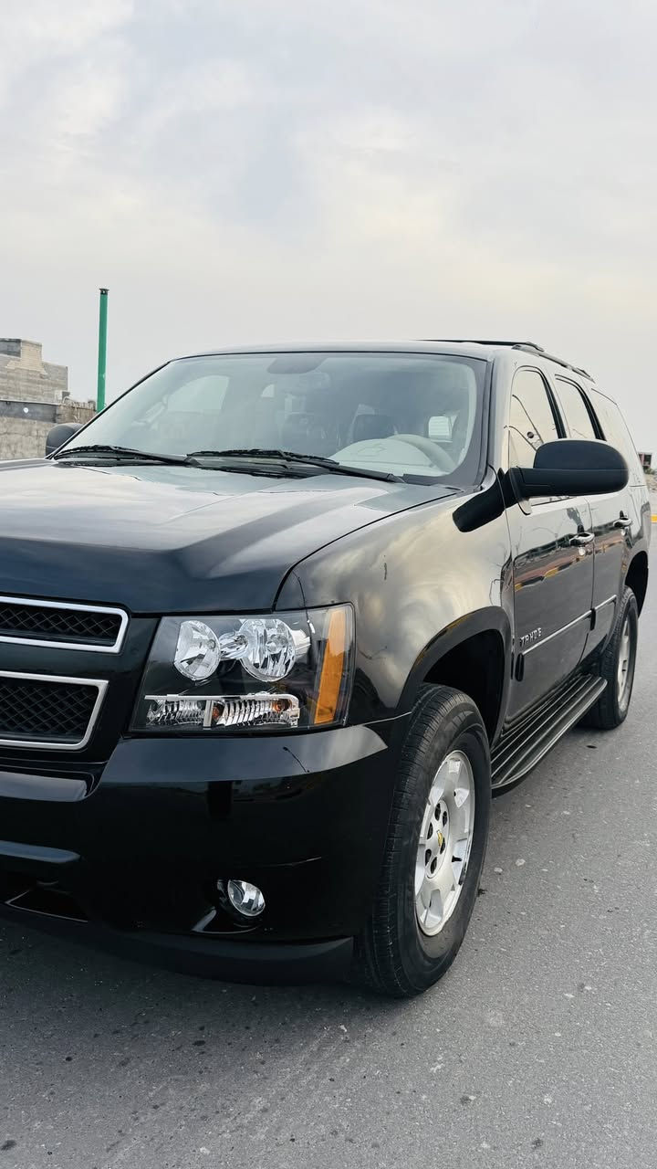 تاهو ( ادوات) الموديل 2012 اسود خليجي داخل عسلي تو ويل السياره كلش جديده وجاهزه من كل النواحي كفاله من الضربه والگص والفتح بيها 3 قطع صبغ بالخليج  طخم تاير جديد تبريد ثلج  السعر 125$  هاتف ***********  البصره
