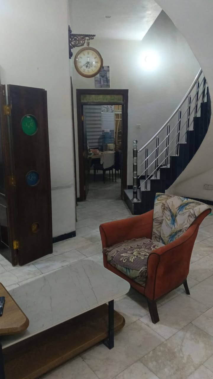 🏡 دار للبيع – فرصة مميزة
دار سكني حديث للبيع بموقع ممتاز في حي الشهداء:
🔹 المساحة: 200 م²
🔹 الواجهة: 10 م
🔹 النزال: 20 م
🔹 عدد الطوابق: طابقين
تفاصيل الدار:
✨ 5 غرف نوم
✨ 3 مجمعات صحية
✨ صالة استقبال واسعة
✨ مطبخ حار + مطبخ بارد
✨ بناء حديث
✨ أرضية وواجهة مرمر
📍 الموقع: حي الشهداء – خلف تجاري شارع 60
📞 للأستفسار الاتصال على الأرقام أو مراجعة المكتب:
📲 *********** (متوفر واتساب)
📲 ***********
🏢 مكتب سجاد سامي للاستثمار العقاري
📍 الحلة – حي الحسين – قرب حلويات لبنان
