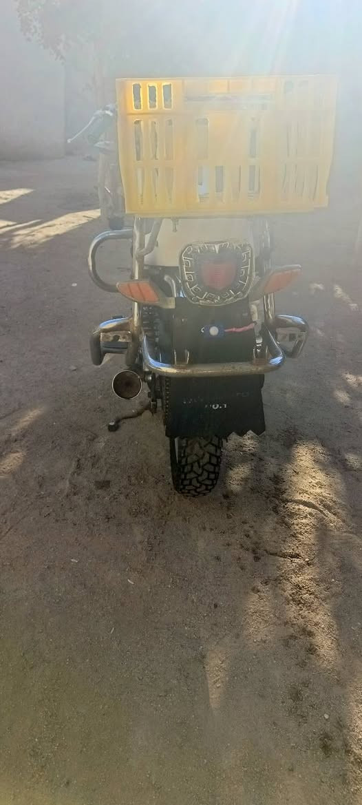 دراجه تايموتو
دراجه كامله من كلشي مانقصها برغي 
مكينه مامفتوحه شرط 
موديل 2015 اوارق اصولي 
كهربائيات كامله نگره سلف دبل اشاره بريك امامي وخلفي 
هورن بوش اشاير 
سعرها 450 وبيها مجال بسيط مكاني كرمه بني سعيد
للتواصل خاص ورقم *********** بي واتساب
