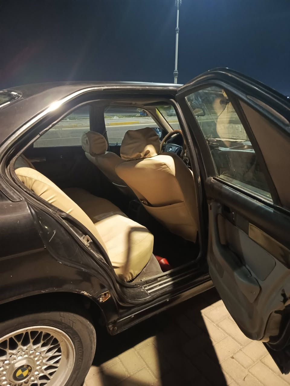 السلام عليكم من رخصة الادمن BMW مكينه 35 مفتوح السياره بيهه خيط توا بادي ماعرف  كالو ربل اكسن خفيف السباره تبريد ثلج ابيع كوم حديد السياره يرالدهه ترتيبات  اكفلك اصوليات سنويتهه لشهر 9 من هاي السنه  سعرها 30 وبيهه مجال بسيط مستعجل ع بيعتهه للأستفسار *********** موجوده بلبصره
