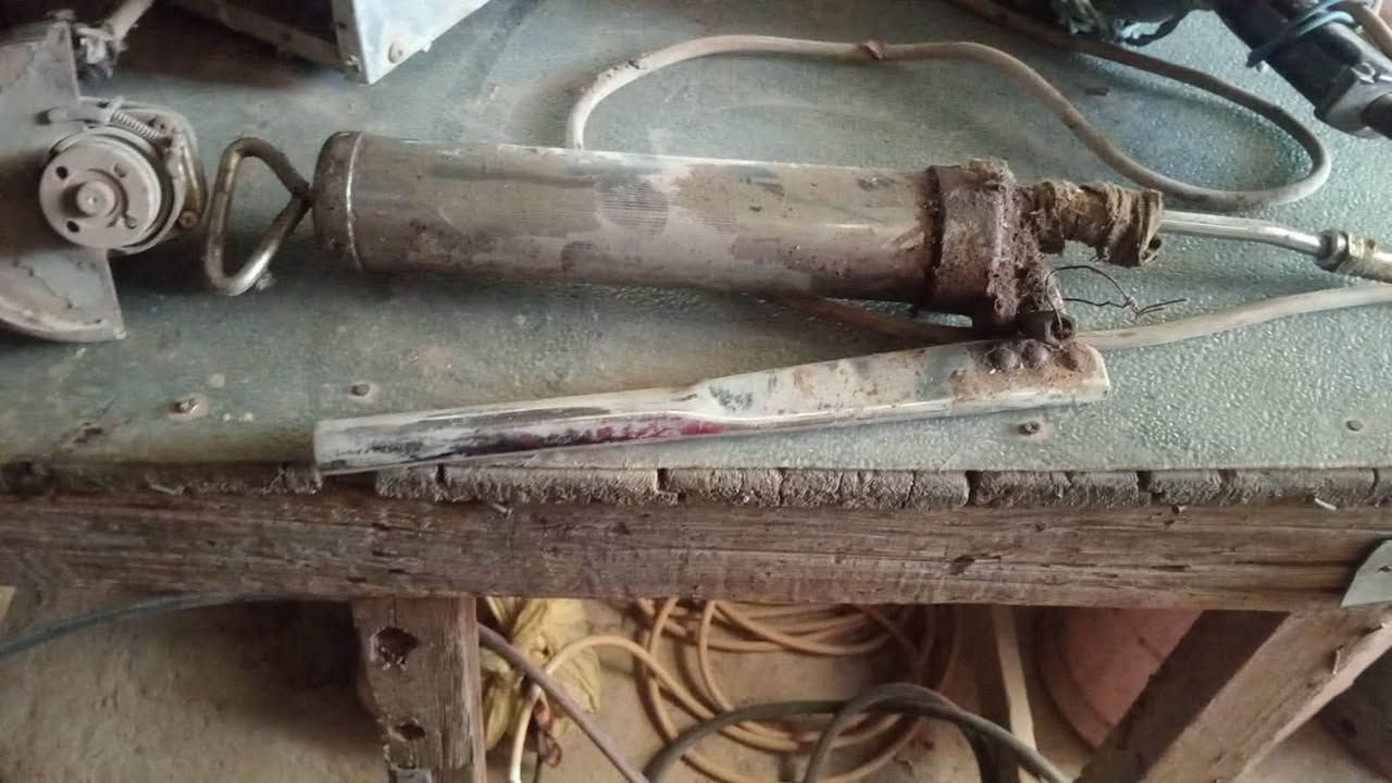 سلام عليكم ورحمة الله وبركاته اخوتي يوجد لدي غراض للبيع كوسرات عدد ثنين الجبيره ارجنتر بيها والصغيره عطلها بسيط بل اضافه الى مشحمه سيارات شغاله ودريل همز شغال ومكينه لحيم شغاله للبيع شلع مكاني بغداد قرب جسر الدوار شارع ١٠٠ قيمهم واخذهن بل يرضى الله لل استفسار واتساب***********
