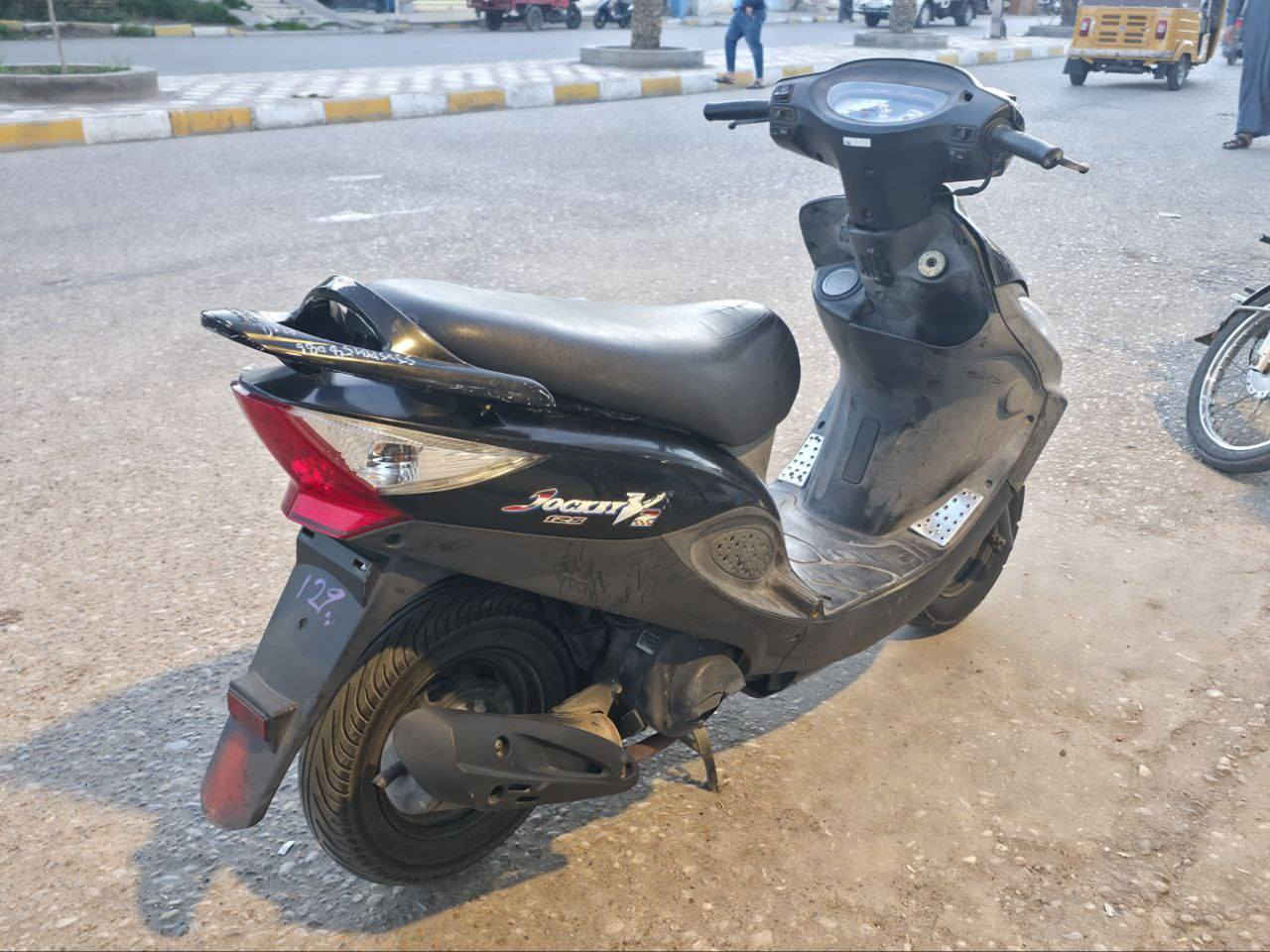 سلام عليكم
دراجه كامكو للبيع جديده صارله 21 يوم من طالعه من رمبه مكينه نضيفه وناااعمه موديل 2013 مكاني ميسان المجر الكبير
***********
