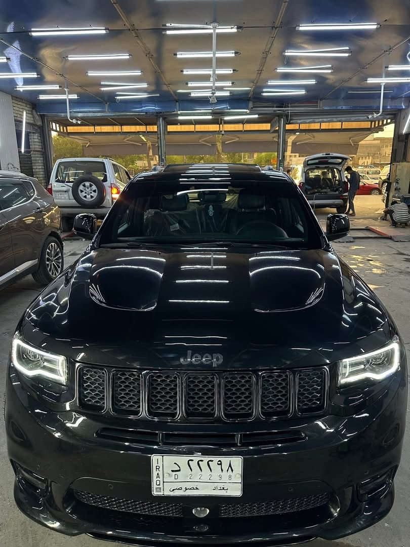 السلام عليكم لبيع Jeep (Limited X)
الحادث خشم  البنيد مبدل اصلي نفس اللون 
وجاملغ صبغ وصور الحادث موجوده 
ماشيه 80 الف 
السيارة حيل جديدة

الموديل :2019
المحرك : V6.  3.6L .

تخم تايرات جديد
صدر جديد امامي خلفي
ترايها كلش حلو سياره برغي مناقصها بأسمي تحويل نفس اليوم 🖤

* المواصفات :
* نقطة عمياء .
* دفع رباعي 4x4 . 
* فرش المقاعد من الجلد . 
* المقاعد الأمامية كهربائية .
* ذاكرة لحفظ وضعيات الجلوس . ليد
* المقاعد الأمامية مع تدفئة . 
* صف المقاعد الخلفية مع تدفئة . 
* ويل قياس 20 انج اسود لماع .
* مقود السائق كهربائي . 
* تدفئة ستيرن . 
* سقف بانوراما .
* شاشه 8.4 انج .
* نظام الملاحة (GPS) . 
* نظام خاص للطرق الوعرة . 
* مصابيح امامية زنون . 
* المصابيح الأمامية مع LED لايت . 
* كشافات الضباب زنون . 
* تشغيل عن بعد .
* صندوق كهربائي .
*  حساسات أمامية . 
*  حساسات خلفية .
* كاميرا خلفية .
* بخاخ ماء لتنظيف المصابيح الامامية .
* مرايا بخاصية التعتيم الذاتي . 
* مرايا جانبية قابلة للطي كهربائيا . 
* بلوتوث تلفون . 
* محدد سرعة . 
* نظام تشغيل واطفاء اوتماتيكي للمحرك للتوفير من صرف الوقود .
* نظام بريك اوتماتيكي 
مكانها بغداد البياع ***********‬
للاستفسار اتصال او وواتساب
