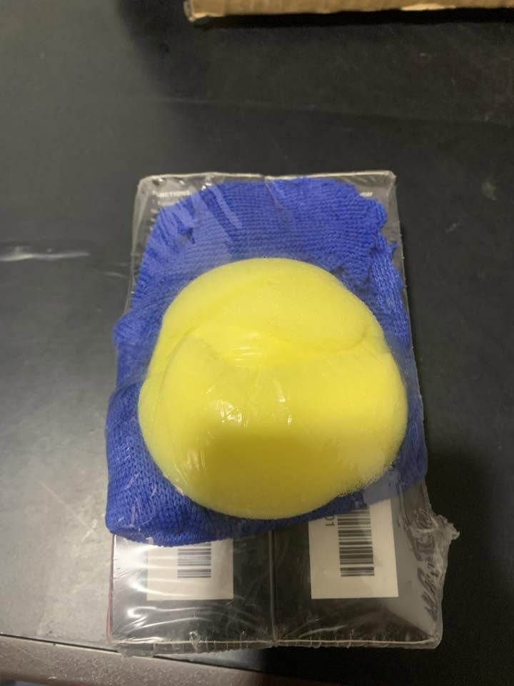 يابه هذا المنتج هو منظف وملمع سيارات من ماركة Homonth .(Homonth Polishing Cleaner)

تجميل الأسطح: يعيد اللمعان والمظهر الجديد للتابلوه والأجزاء البلاستيكية. تجديد اللون: يحيي الألوان الباهتة داخل السيارة . حماية من البهتان يمنع تغير الألوان أو تشققها بسبب أشعة الشمس. حاجز حماية : يترك طبقة تحمي الأسطح لفترة أطول. بدون رواسب ينظف ويلمع دون أن يترك أثرًا لزجا أو بقعا خلفه. سعر الدرزن يجيك عشر قطع نفس شكل الصوره السعر 40 الف بس والكميه خير من الله خلي يستفادون جماعه الغسل والزينه


**إذا كنت صاحب هذا الإعلان وتريد حذفه لأي سبب، رجاءا أرسل رسالة إلى الدعم الفني**