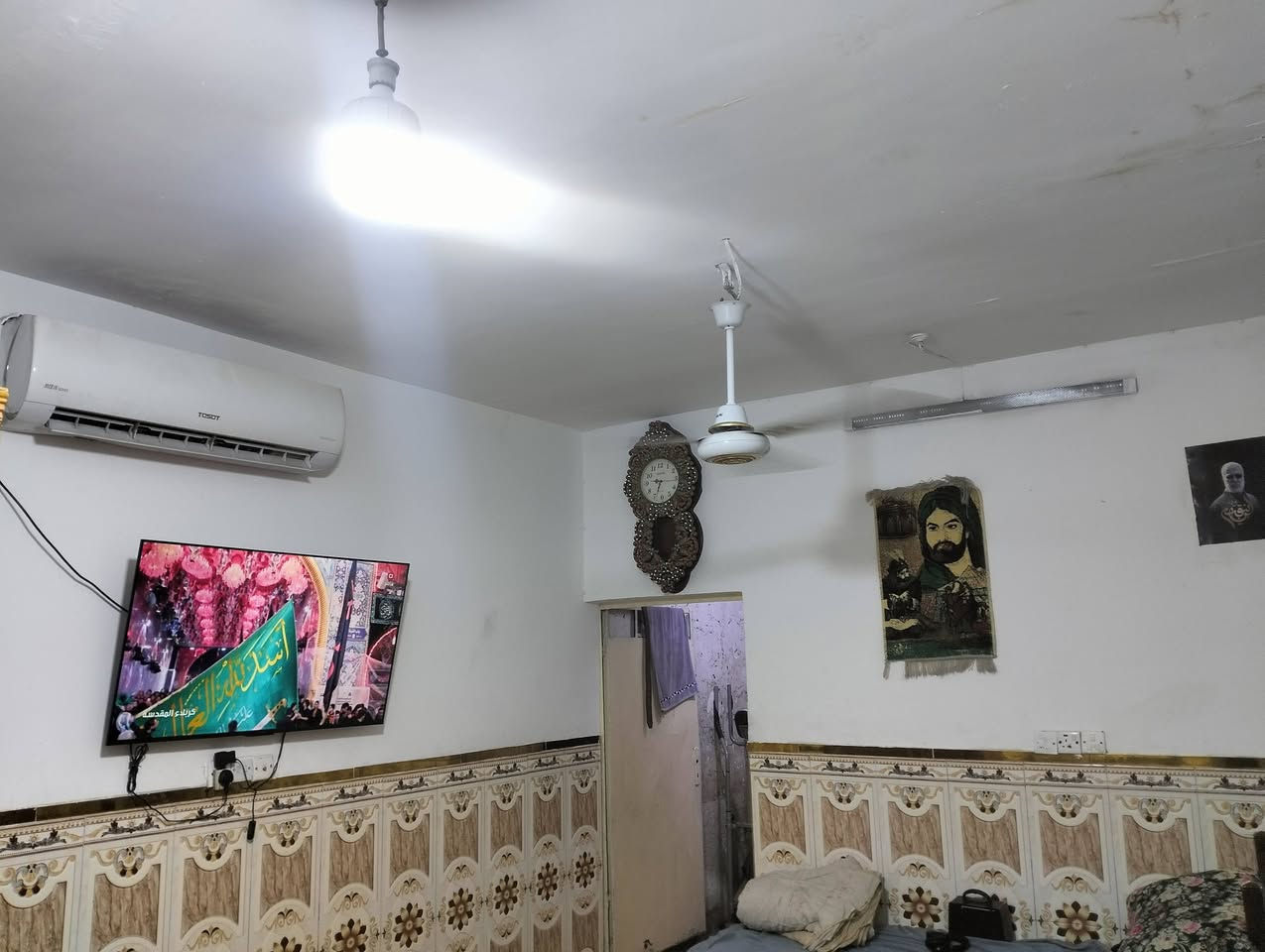 السلام عليكم..
نصف قطعة للبيع (شرك)
 قطاع 21 - 
 من جهة مدرسة حيدر يسر
 طابق ونص 
 ترميم جديد 
 نص صب ونص أعكادة 
غرفة بالطابق العلوي 
 للاستفسار: ***********
