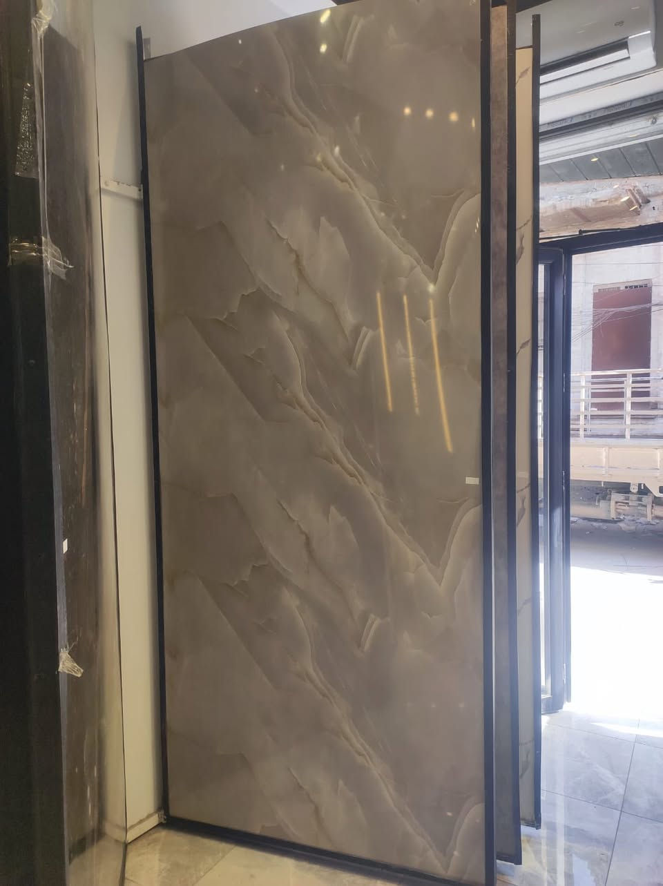 السلام عليكم زبائن الكرام 

بديل رخام.        جملة ومفرد 

بغداد شارع سعدون

قياسات الارتفاع 280 سم عرض 120 سم

***********
