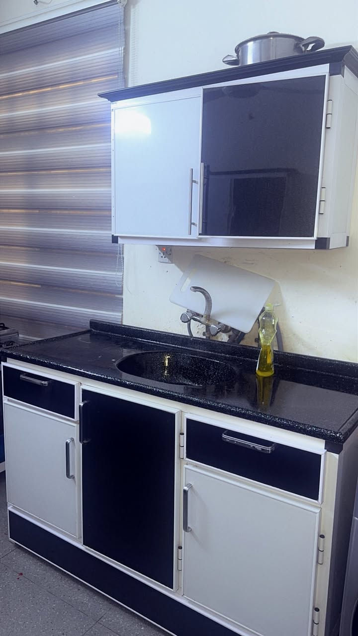 السلام عليكم 
كاونتر للبيع السنك مرمر 
السعر ٥٥٠الف 
مكان منصور داوودي 
اي كسر مابي 
تلفون ***********
